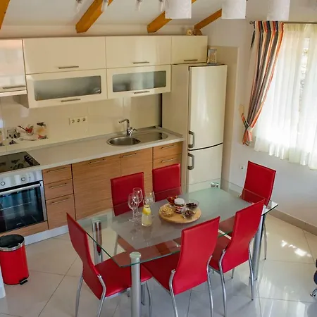 Apartment Linda Stomorska